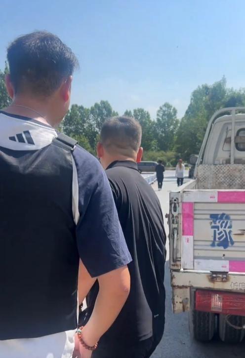 女孩上海买房父母让过户弟弟，拒绝后险被送精神病院，幸好有准备